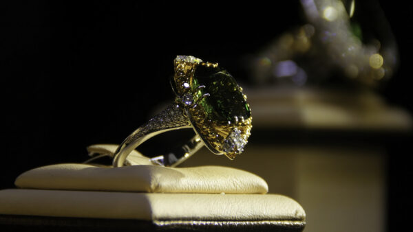 Anillo Esmeralda con Diamantes